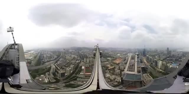 Rooftopping with Galaxy S6 in 360&deg;