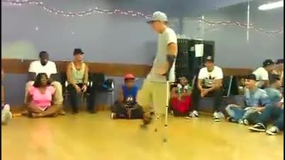 رقصیدن یه فرد معلول رقص بدون پا