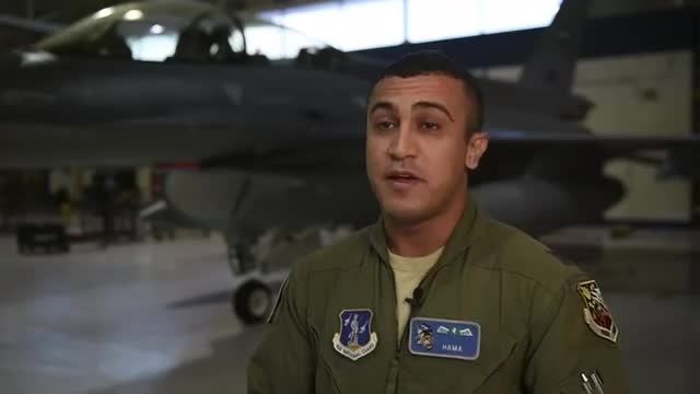 آموزش خلبان عراقی در پایگاه هوایی آریزونای آمریکا