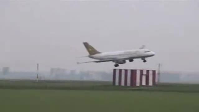 فرود بد هواپیما