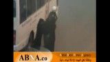 ابنا ـ ضابط أمن بحرینی یلطم فتاة بحرینیة علی وجهها إثناء أعتقال شقیقها