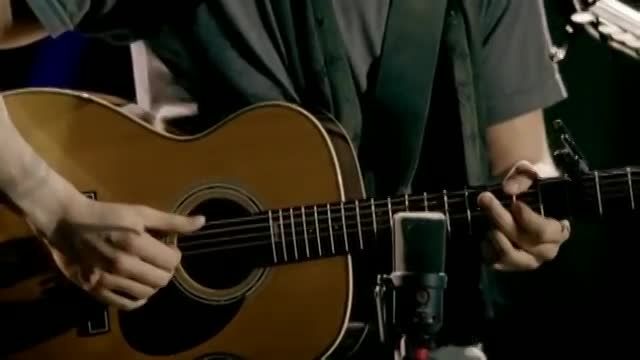 اجرای آهنگ سقوط آزاد از جان مایر John Mayer - Free Fall