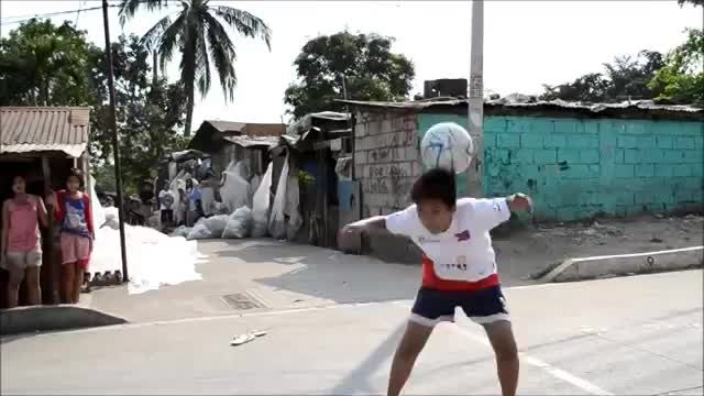 نوجوان فوتبالیست