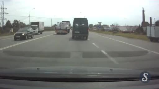 تصادف کامیون با عابرین