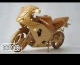 کلیپ هنرنمایی دیدنی از ساخت موتورسیکلت های چوبی تزئینی