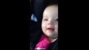این نوزاد رو ببین با صدای خودش میخنده!