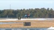 لیز خوردن یک هواپیمای F/A 18 بلو انجلز روی باند یخ زده