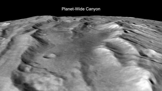 پرواز بر فراز شارون قمر پلوتو