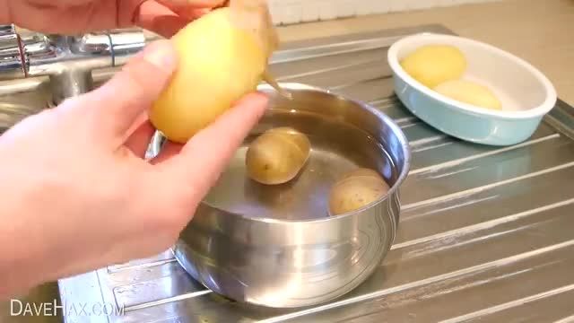 یک راه سریع برای پوست کردن سیب زمینی