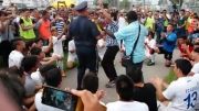 رقص پلیس اتریشی با آهنگ معین