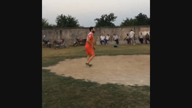 والیبال بازی کردن محمد عباس زاده با لباس پرسپولیس 33