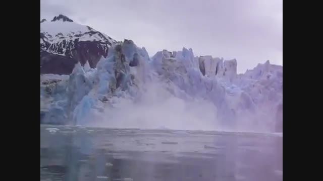 سونامی خوف برانگیز و جالب ایجاد شده کوه یخ در آلاسکا