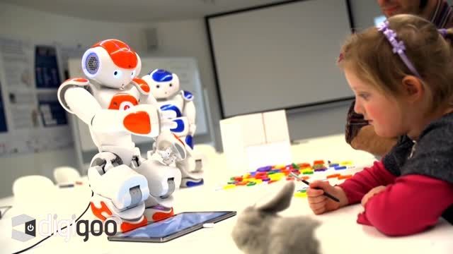 ساخت رباتی که به کودکان خواندن و نوشتن می آموزد