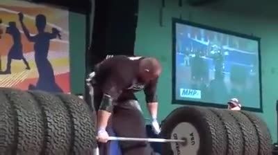 بلند کردن سنگین ترین وزنه ی جهان
