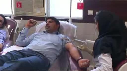 گزارش تصویری از اهدای خون توسط شهردار بندرعباس