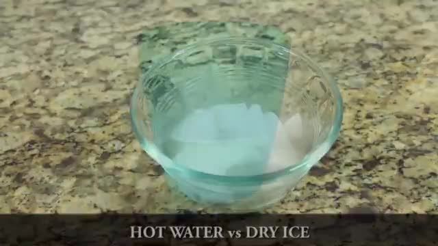 یخ خشک و آب گرم