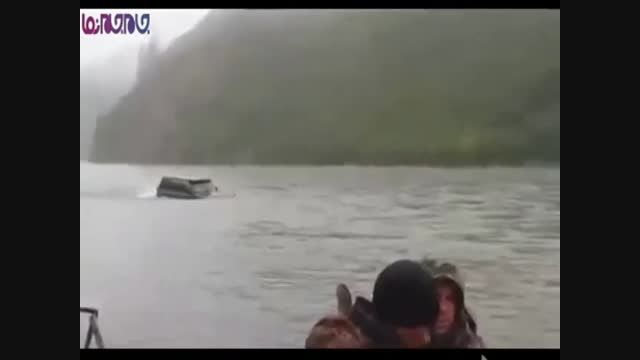 قایقه ماشینه زیردریاییه!؟خودرو شاسی بلند در رودخانه
