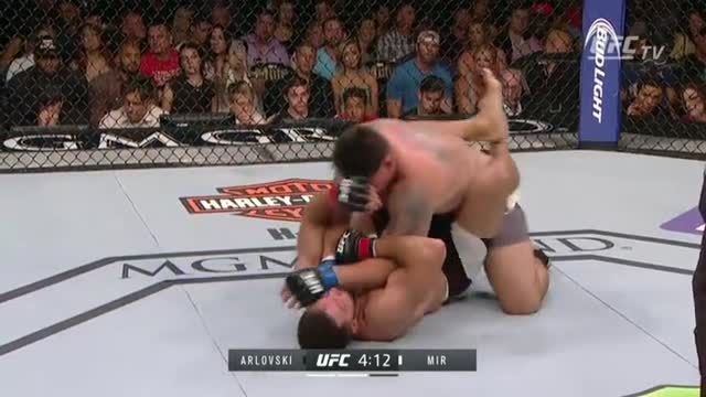 UFC 191 Arlovski vs Mir - Round 2