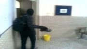 حمله به یک دانش آموز در مدرسه(نبینی از دست دادیش)