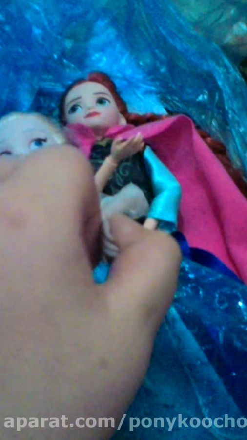 عروسک السا و انا من