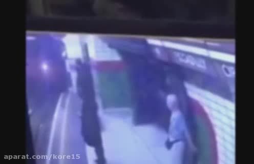حمله مرد انگلیسی به زن مسلمان در متروی لندن