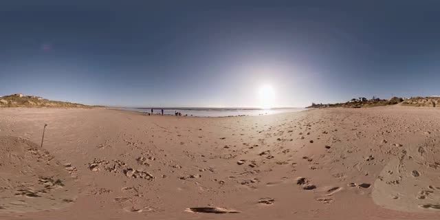 ویدئو 360 قدم زدن در کنار ساحل