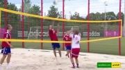 بازیکنان بایرن مونیخ به بازی والیبال ساحلی پرداختند