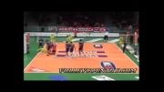 برخورد توپ با سر بازیکنان در والیبال