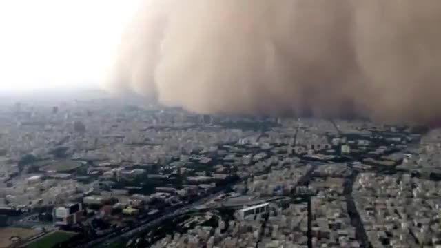 طوفان تهران از برج میلاد