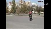 حرکت نمایشی با موتور از موتور سوار ایرانی.