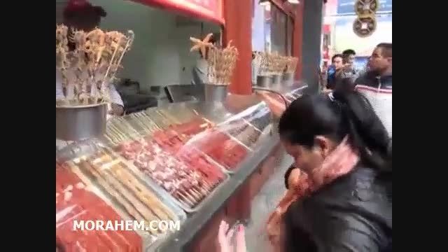 خوردن عقرب سوخاری در چین