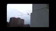سقوط تاور کرین روی ساختمان