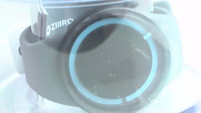 ساعت مچی ZIIIRO | طراحی آلمان ، موتور ژاپن