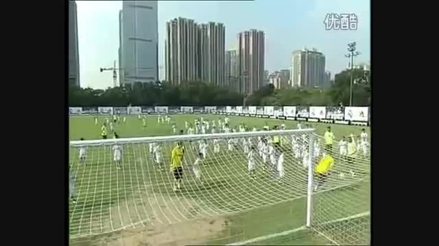 فوتبال بازی کردن رئالی ها با 109 بچه در چین (فقط بخند)