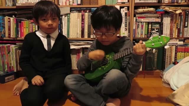 اجرای آهنگ مدرن تاکینگ توسط پسر بچه !