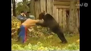 حمله وحشیانه خرس به زن بیچاره