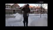 یخ زدن آب جوش از سردی توی هوا در تورنتو ایالات متحده