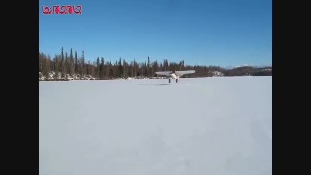 فرود و برخاستن هواپیما در زمین پوشیده از برف ....