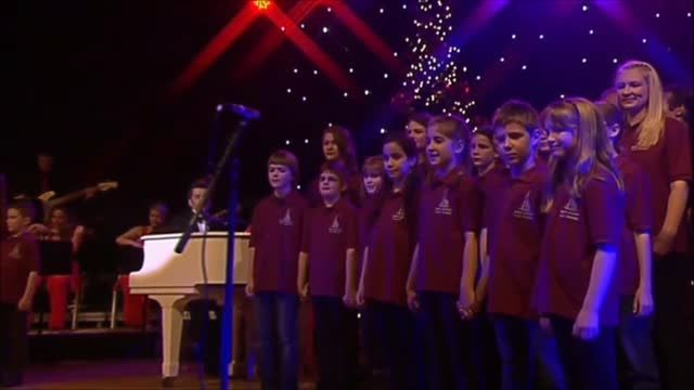 توماس آندرس -اجرای به یاد ماندنی آهنگ Because Christmas
