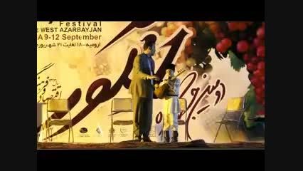هنرنمایی کودک آذربایجانی در دومین جشنواره انگور ارومیه