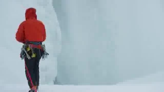 کانادا؛ یخ نوردی در آبشار یخ زده نیاگارا