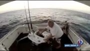 فیلم: فرار ماهیگیر از ماهی غولپیکر !