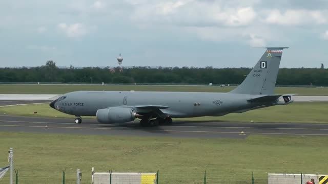 هواپیمای سوخت رسان KC-135 Stratotanker