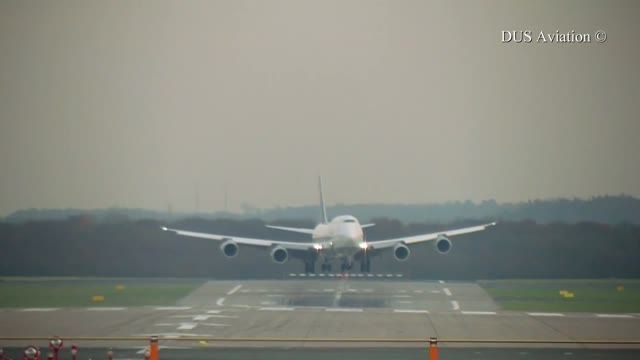 فرود هواپیما بوئینگ 8-747 لوفتهانزا و باد عرضی شدید