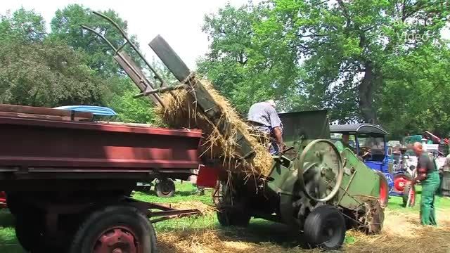 Dreschen mit dem Lanz Bulldog - Tractor start run and t