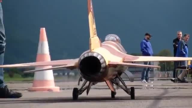هواپیمای رادیو کنترل F-16