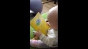 کتاب خوندن بچه