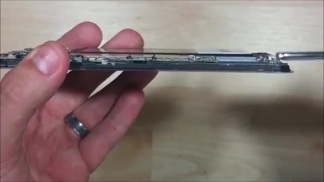 چگونه قلم S Pen گیر کرده در بدنه نوت5 را خارج کنیم