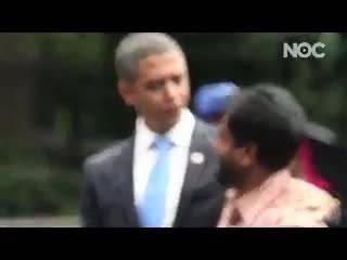 بوکس اوباما با جان کری در بین مردم تو پارک