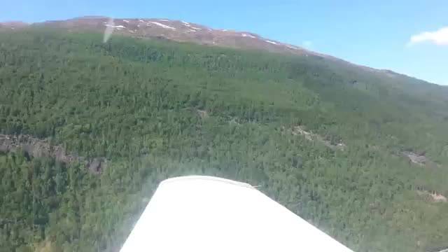 Piper 28 - landing at Sandane airport